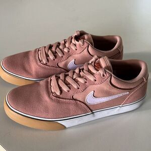 Nike SB Chron 2 Rose Whisper Sneaker Skate Shoe Mens 7.5
